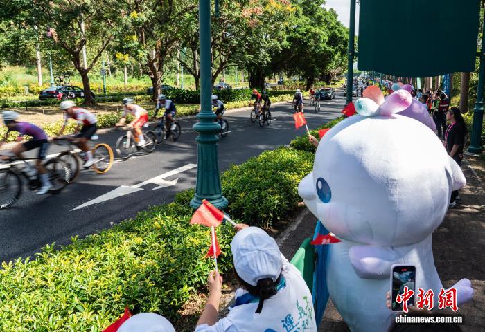 全运会首办粤港澳跨境自行车赛 选手无感通关畅