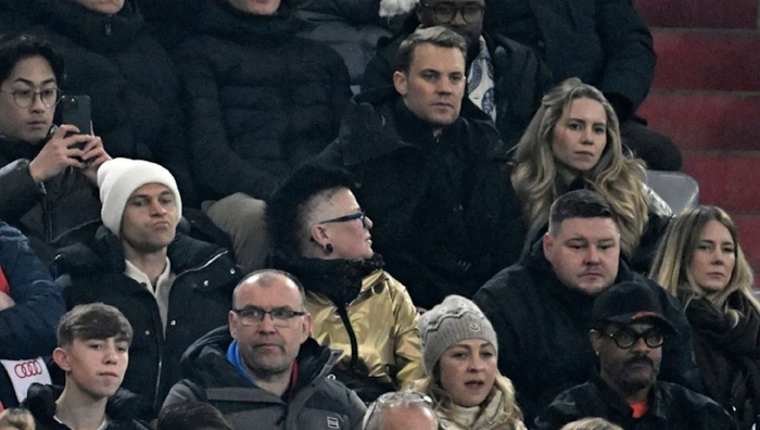 基米希停赛拜仁欧冠次回合轻松取胜 诺伊尔携家