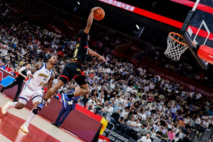 深圳男篮主场观众数量实探：1.6万座场馆内近4