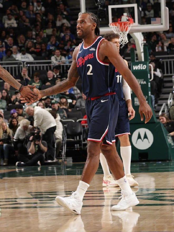 莱昂纳德创纪录！快船横扫雄鹿巩固西部第八