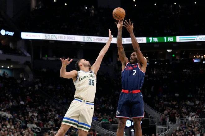 莱昂纳德创纪录！快船横扫雄鹿巩固西部第八