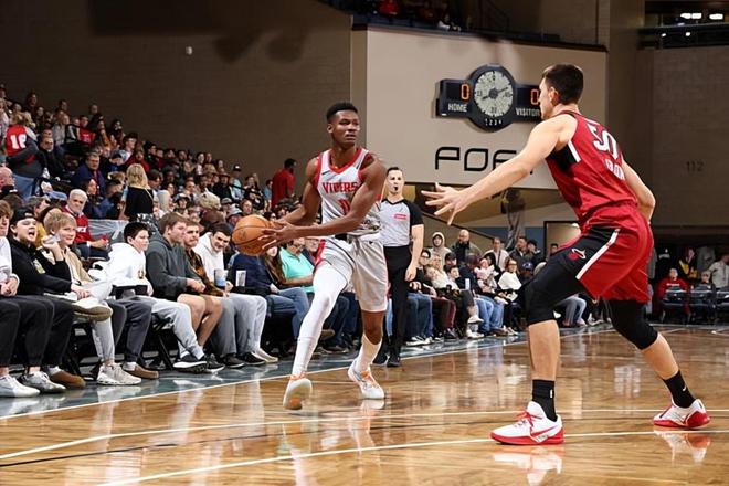 阿博基迪关键表现难救主 毒蛇惨败马刺